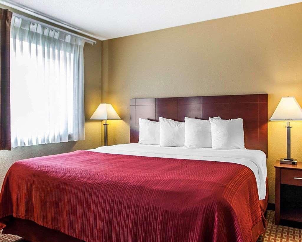 Quality Inn & Suites Davenport Near I-80 Quarto foto