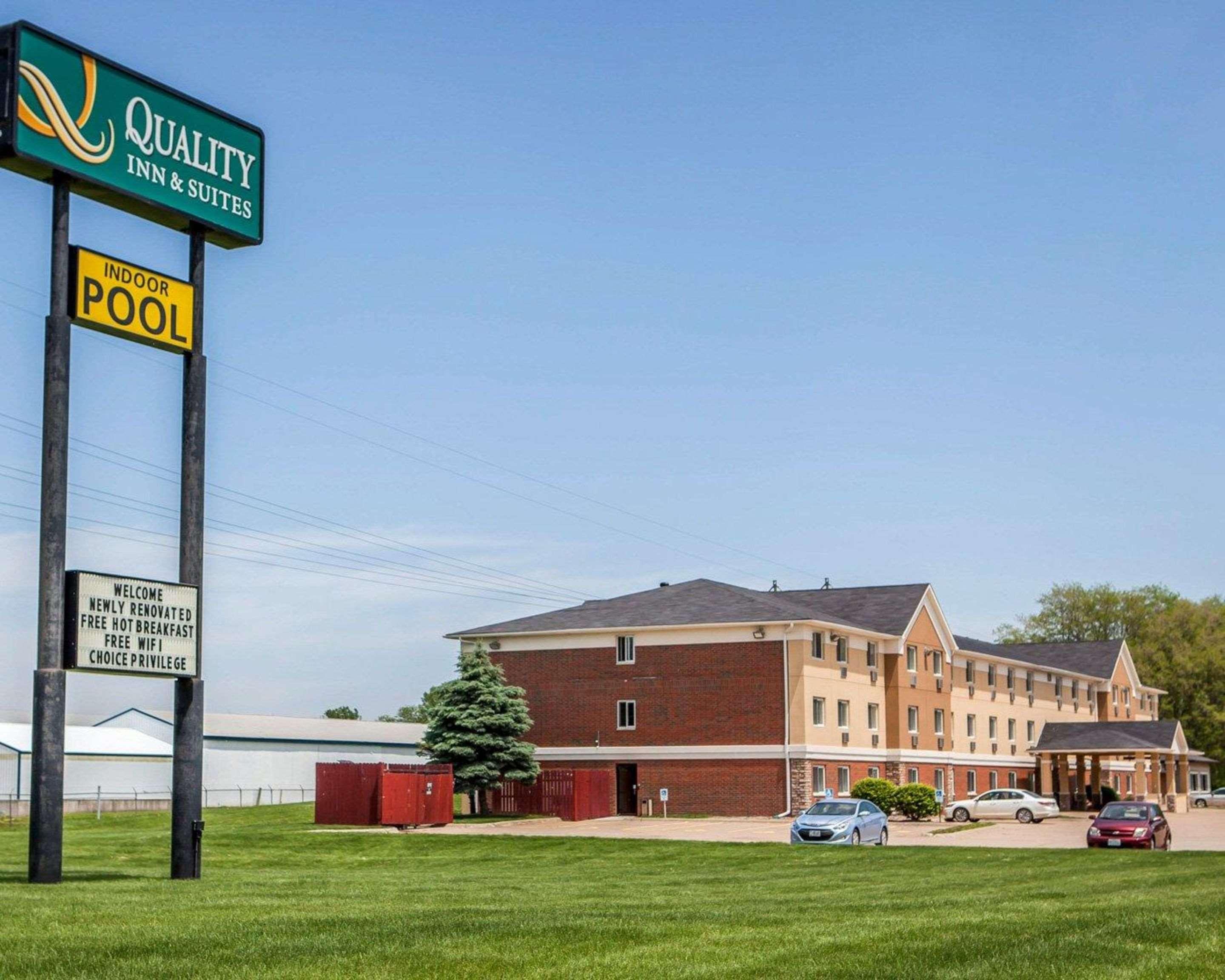 Quality Inn & Suites Davenport Near I-80 Exterior foto