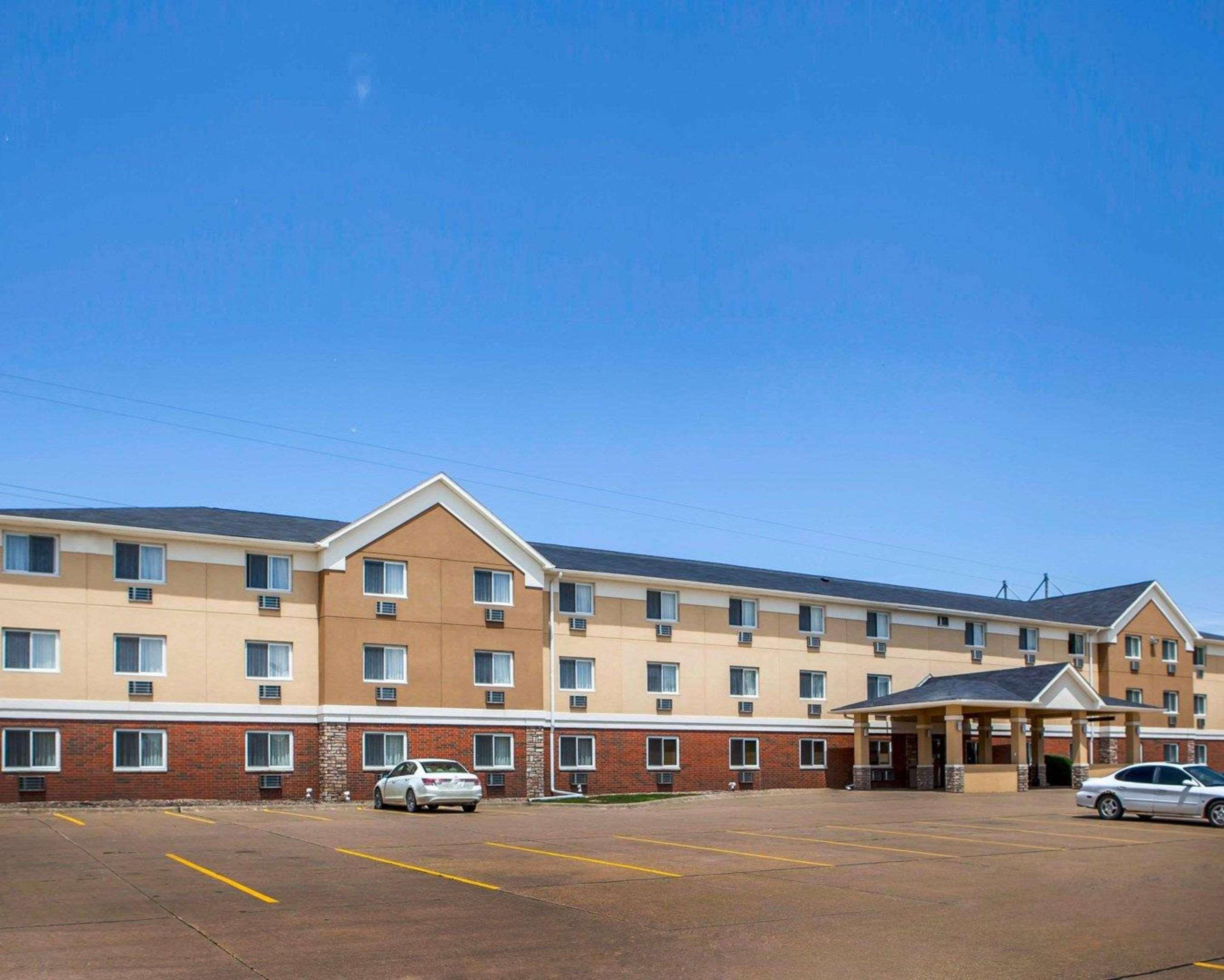 Quality Inn & Suites Davenport Near I-80 Exterior foto